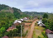 Komitmen menghadirkan listrik hingga pelosok terus diwujudkan PLN UID Lampung. Melalui dukungan ABT Kementerian ESDM, sebanyak tujuh desa kini telah menikmati layanan listrik yang andal guna mendukung aktivitas masyarakat dan pertumbuhan ekonomi daerah || Foto: PLN UID Lampung