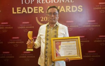 Gubernur Lampung, Rahmat Mirzani Djausal, dianugerahi penghargaan bergengsi Top Regional Leader Awards 2026 untuk kategori Penguat Daya Saing Pertanian Daerah oleh Founder Disway National Network (DNN) || Foto: Dinas Kominfotik Provinsi Lampung