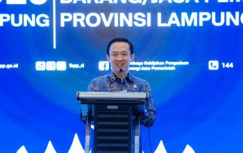 Sekdaprov Lampung Marindo Kurniawan membuka kegiatan Peningkatan Kapasitas Bagi Pelaku Usaha dalam Pengadaan Barang/Jasa Pemerintah di Provinsi Lampung yang diselenggarakan oleh Lembaga Kebijakan Pengadaan Barang/Jasa Pemerintah (LKPP) || Foto: Adpim Pemprov Lampung