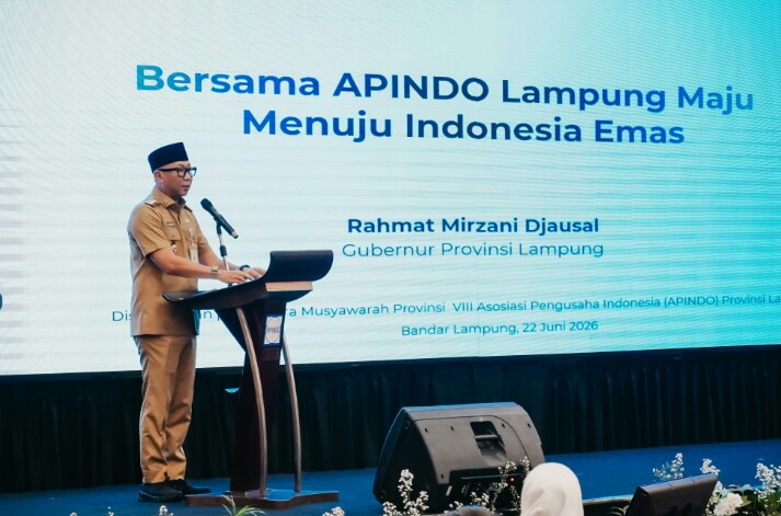 Gubernur Lampung Rahmat Mirzani Djausal saat membuka Musyawarah Provinsi (Musprov) ke-8 Dewan Pimpinan Provinsi (DPP) Asosiasi Pengusaha Indonesia (APINDO) Lampung di Ballroom Hotel Emersia || Foto: Dinas Kominfotik Provinsi Lampung