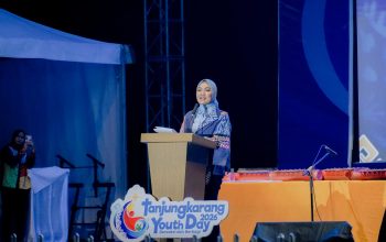 Ketua TP PKK Provinsi Lampung Purnama Wulan Sari Mirza saat membuka secara resmi malam puncak Tanjungkarang Youth Day 2026 di Lapangan SMP Xaverius 2 Bandar Lampung || Foto: Dinas Kominfotik Provinsi Lampung