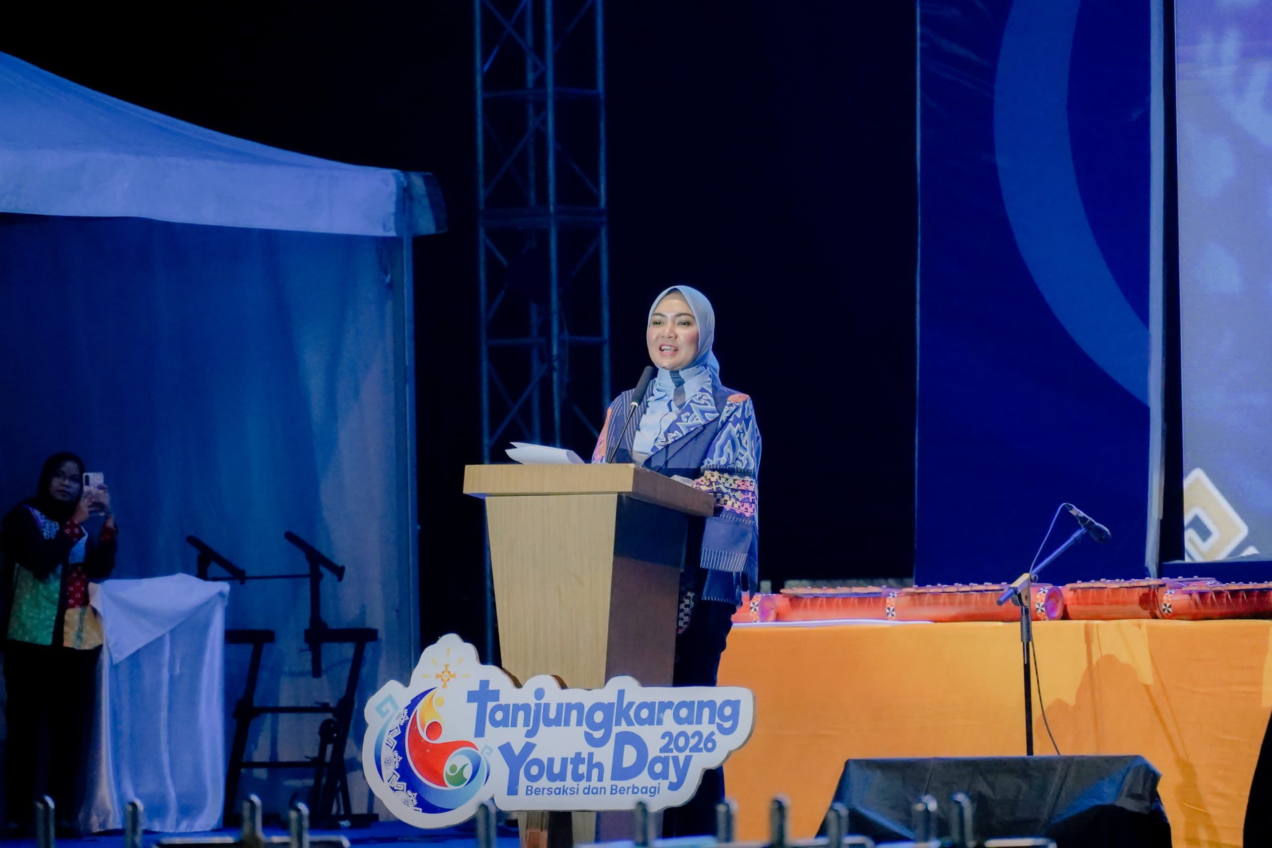 Ketua TP PKK Provinsi Lampung Purnama Wulan Sari Mirza saat membuka secara resmi malam puncak Tanjungkarang Youth Day 2026 di Lapangan SMP Xaverius 2 Bandar Lampung || Foto: Dinas Kominfotik Provinsi Lampung