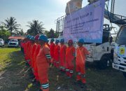 Kolaborasi lintas unit, semangat satu tujuan. Personel PDKB dari UP3 Tanjung Karang, UP3 Metro, dan UP3 Kotabumi bersinergi dalam Bakti PDKB di Pringsewu untuk memastikan jaringan distribusi tetap prima dan pasokan listrik semakin andal bagi masyarakat Lampung || Foto: PLN UID Lampung