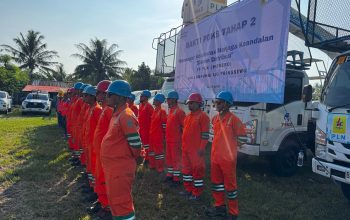 Kolaborasi lintas unit, semangat satu tujuan. Personel PDKB dari UP3 Tanjung Karang, UP3 Metro, dan UP3 Kotabumi bersinergi dalam Bakti PDKB di Pringsewu untuk memastikan jaringan distribusi tetap prima dan pasokan listrik semakin andal bagi masyarakat Lampung || Foto: PLN UID Lampung