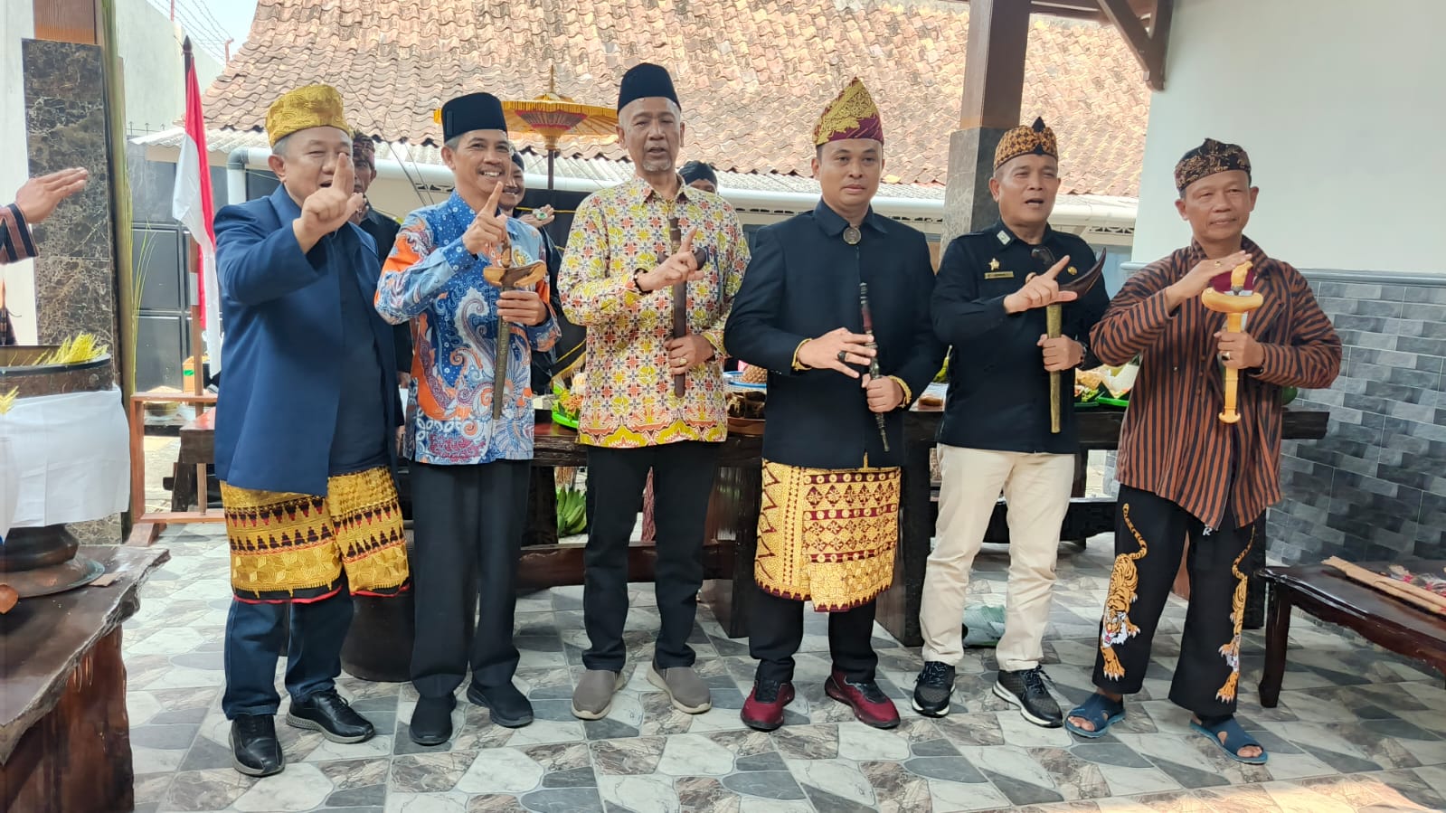Kesbangpol Provinsi Lampung, Achmad Saefullah, SH., MH., saat menghadiri rangkaian persiapan kegiatan tahunan bertema "Generasi Muda Lestarikan Budaya Bangsa" di Sukoharjo III, RT/RW 004/004, Kecamatan Sukoharjo, Kabupaten Pringsewu  || Foto: Dinas Kominfotik Provinsi Lampung