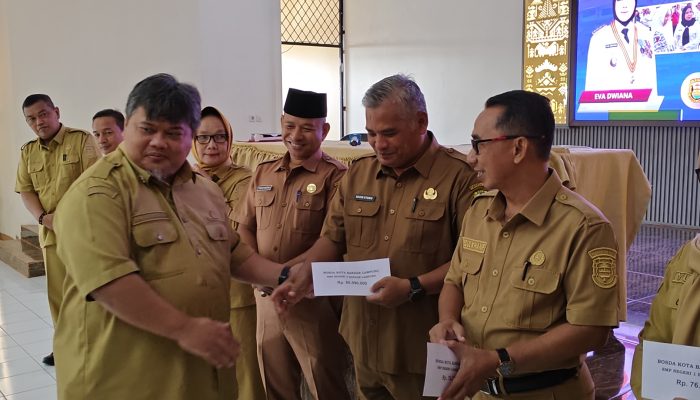 Tanpa Pandang Bulu, Siswa SMP di Bandar Lampung Terima BOSDA Rp 300 ribu