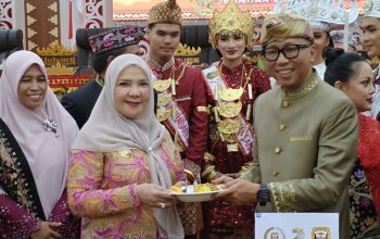 Walikota Eva Dwiana bersama Gubernur Rahmat Mirzani Djausal saat menghadiri rapat paripurna HUT Bandar Lampung ke 344 || Foto: Ridho/5W1HINDONESIA.ID