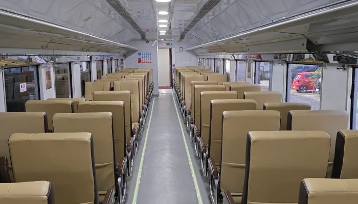 Tidak Lagi “Beradu Dengkul”, KA Rajabasa Lebih Nyaman Dengan Reclining Seat