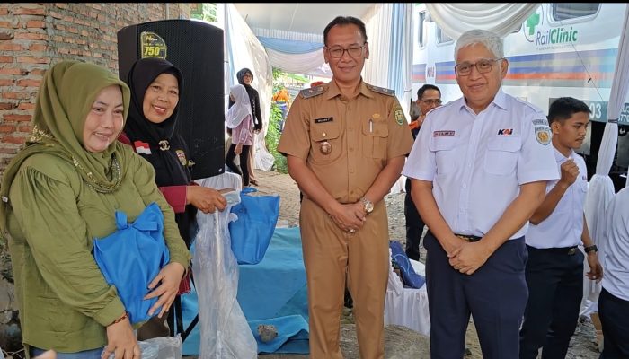 KAI Divre IV Tanjungkarang Operasikan Rail Clinic untuk Warga Sekitar Stasiun Sukamenanti