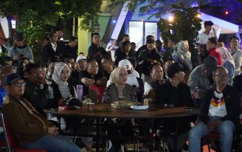 Wagub Lampung, Jihan Nurlela, menghadiri kegiatan nonton bareng (nobar) pertandingan Piala Dunia FIFA 2026 bersama masyarakat di kawasan Pasar Kreatif dan Seni PKOR Way Halim || Foto: Dinas Kominfotik Provinsi Lampung