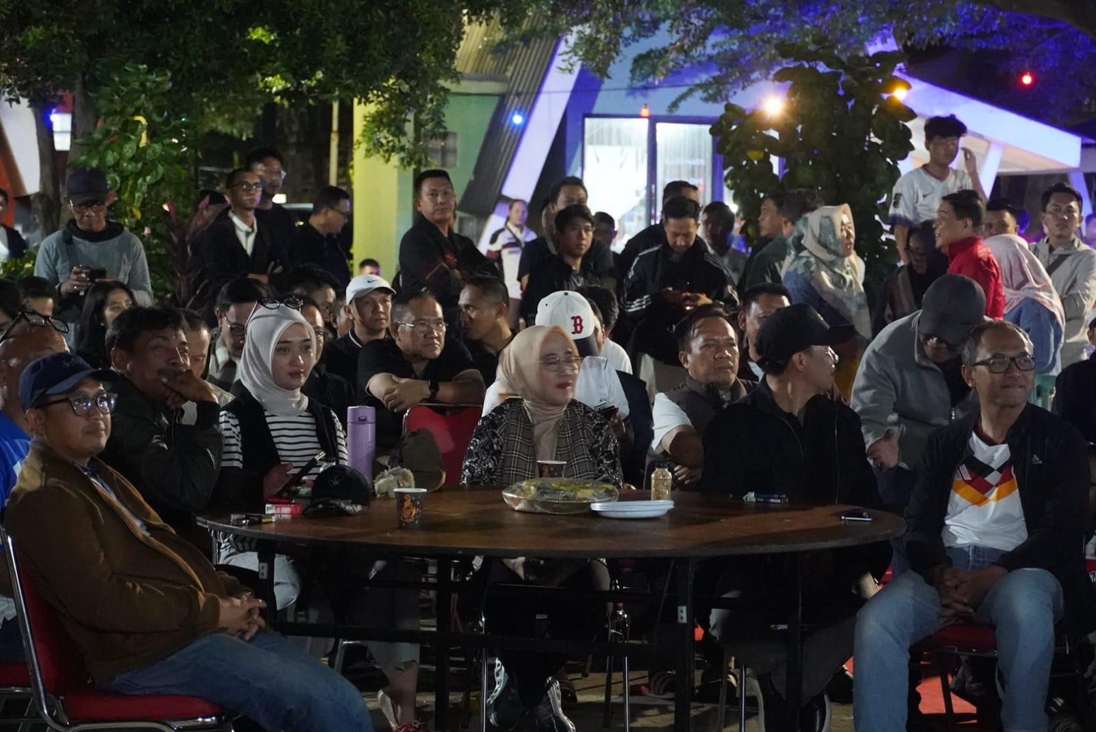 Wagub Lampung, Jihan Nurlela, menghadiri kegiatan nonton bareng (nobar) pertandingan Piala Dunia FIFA 2026 bersama masyarakat di kawasan Pasar Kreatif dan Seni PKOR Way Halim || Foto: Dinas Kominfotik Provinsi Lampung