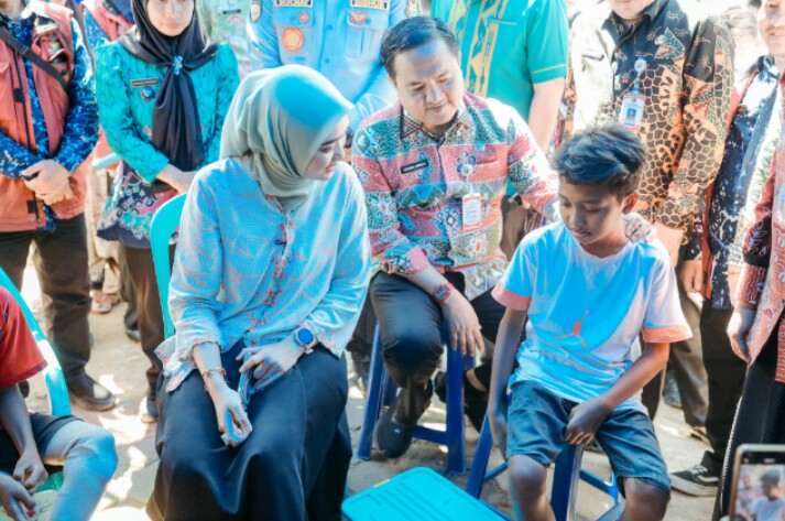 Wagub Lampung, Jihan Nurlela, melakukan kunjungan ke kediaman calon siswa Sekolah Rakyat Permanen Provinsi Lampung yang berada di Kecamatan Telukbetung Utara, Kota Bandar Lampung || Foto: Dinas Kominfotik Provinsi Lampung