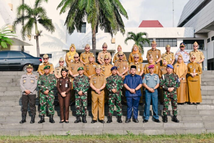 Asisten Pemerintahan dan Kesejahteraan Rakyat Setdaprov Lampung, M. Firsada mengikuti Upacara Bulanan Bersama Forkopimda Provinsi Lampung yang digelar di Lapangan Korpri, Kompleks Kantor Gubernur Lampung || Foto: Dinas Kominfotik Provinsi Lampung