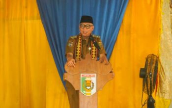 Gubernur Lampung Rahmat Mirzani Djausal pada pertemuannya dengan Tokoh Adat dan Penyimbang Marga Jabung di Balai Adat Desa Negara Batin Kecamatan Jabung || Foto: Dinas Kominfotik Provinsi Lampung