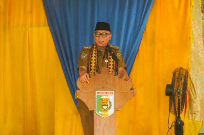 Gubernur Lampung Rahmat Mirzani Djausal pada pertemuannya dengan Tokoh Adat dan Penyimbang Marga Jabung di Balai Adat Desa Negara Batin Kecamatan Jabung || Foto: Dinas Kominfotik Provinsi Lampung