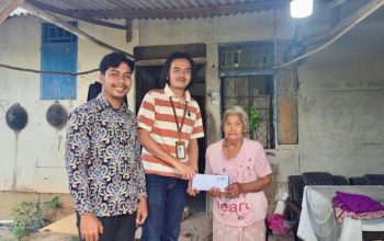 Potret penerima manfaat menerima bantuan kemanusiaan dari YBM PLN ULP Menggala. Program ini merupakan wujud komitmen PLN dalam menghadirkan manfaat nyata bagi masyarakat melalui penyaluran dana zakat, infak, dan sedekah pegawai PLN || Foto: PLN ULP Menggala