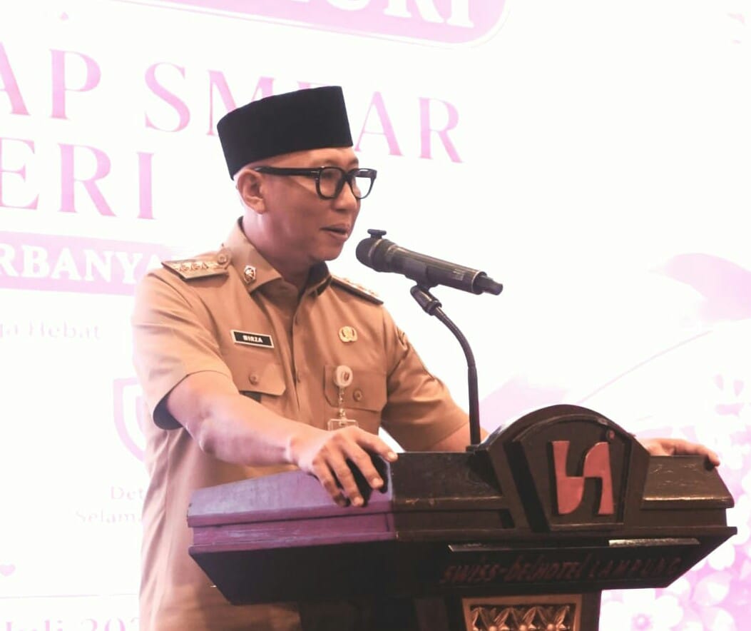 Gubernur Lampung Rahmat Mirzani Djausal saat menghadiri peringatan HUT ke-75 Ikatan Bidan Indonesia (IBI) yang dirangkaikan dengan pencapaian Rekor MURI melalui pelaksanaan pemeriksaan Pap smear massal || Foto: Dinas Kominfotik Provinsi Lampung