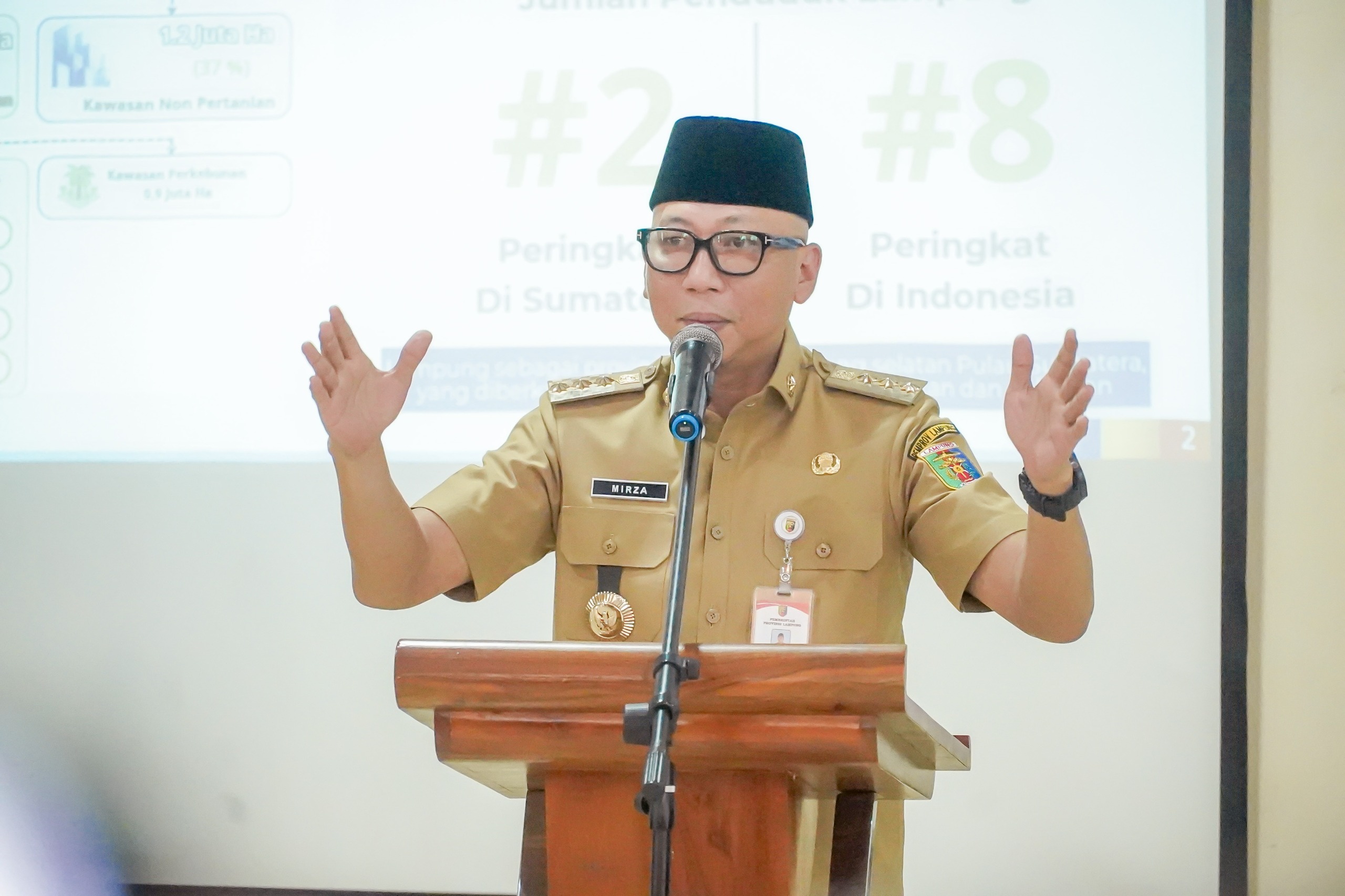 Gubernur Lampung Rahmat Mirzani Djausal saat memberikan arahan pada Bimbingan Teknis Kegiatan PHC di Balai Pelatihan Kesehatan (Bapelkes) Lampung || Foto: Dinas Kominfo dan Statistik Provinsi Lampung