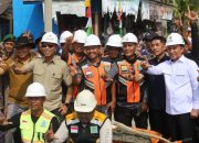 Gubernur Lampung Rahmat Mirzani Djausal saat bertemu langsung dengan masyarakat di halaman Kantor Kecamatan BNS || Foto: Dinas Kominfotik Provinsi Lampung