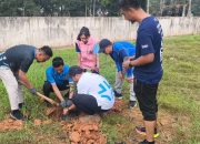 Kegiatan penanaman pohon buah di lingkungan PLN UP3 Metro menjadi bagian dari komitmen perusahaan dalam menerapkan prinsip Environmental, Social, and Governance (ESG), menciptakan lingkungan kerja yang lebih hijau, sehat, dan berkelanjutan || Foto: PLN UP3 Metro