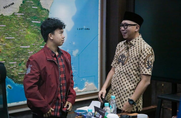 Gubernur Lampung, Rahmat Mirzani Djausal saat menerima Riski Muhammad Ivan beserta orang tuanya di Ruang Kerja Gubernur || Foto: Dinas Kominfotik Provinsi Lampung