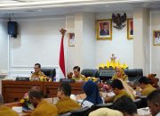 Ketua Forum Penataan Ruang (FPR) Provinsi Lampung, Marindo membuka Rapat Pleno Forum Penataan Ruang dalam rangka pembahasan Rancangan Peraturan Daerah tentang RTRW Kabupaten Pesisir Barat di Ruang Rapat Utama Kantor Gubernur Lampung || Foto: Dinas Kominfotik Provinsi Lampung