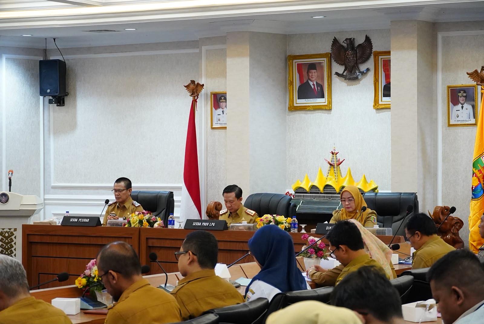 Ketua Forum Penataan Ruang (FPR) Provinsi Lampung, Marindo membuka Rapat Pleno Forum Penataan Ruang dalam rangka pembahasan Rancangan Peraturan Daerah tentang RTRW Kabupaten Pesisir Barat di Ruang Rapat Utama Kantor Gubernur Lampung || Foto: Dinas Kominfotik Provinsi Lampung