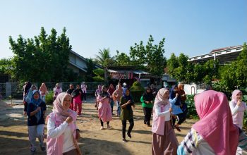 Kolaborasi Srikandi PLN UID Lampung, Komunitas Posbindu Jatimulyo, dan UPTD Puskesmas Karang Anyar menghadirkan manfaat nyata bagi kesehatan masyarakat || Foto: PLN UID Lampung
