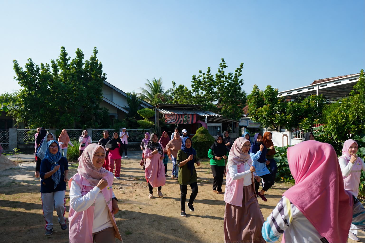 Kolaborasi Srikandi PLN UID Lampung, Komunitas Posbindu Jatimulyo, dan UPTD Puskesmas Karang Anyar menghadirkan manfaat nyata bagi kesehatan masyarakat || Foto: PLN UID Lampung