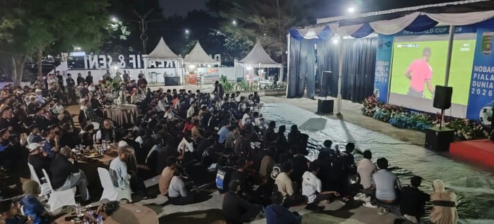 Suasana kegiatan nonton bareng (nobar) pertandingan Piala Dunia FIFA 2026 bersama masyarakat di kawasan Pasar Kreatif dan Seni PKOR Way Halim || Foto: Dinas Kominfotik Provinsi Lampung