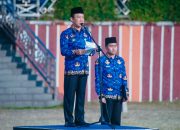 Sekdaprov Lampung Marindo saat membacakan sambutan tertulis Menteri Koperasi Republik Indonesia, Dr. Ferry Juliantono, S.E., Ak., M.Si. pada upacara peringatan Hari Koperasi ke-79 di Lapangan Korpri Komplek Kantor Gubernur Lampung || Foto: Pemerintah Provinsi Lampung