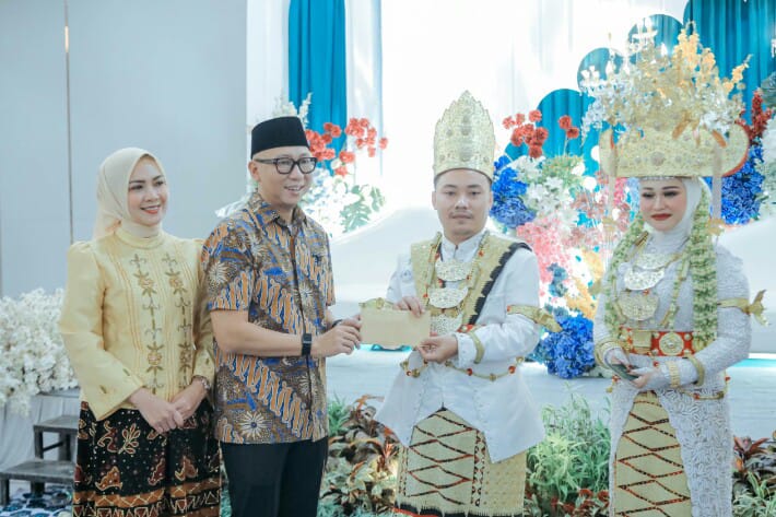Sebanyak 31 pasangan calon pengantin mengikuti Nikah Massal Begawi Cinta Lampung 2026 bertema "Bersama Menghadirkan Pernikahan Sah dan Bermartabat" yang digelar di Ballroom Masjid Raya Al-Bakrie, Bandar Lampung || Foto: Pemerintah Provinsi Lampung