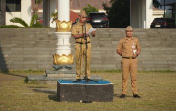 Gubernur Lampung, Rahmat Mirzani Djausal melalui sambutan tertulis yang dibacakan Staf Ahli Bidang Pemerintahan, Hukum, dan Politik, Yanyan Ruchyansah, pada Apel Gabungan di lingkungan Sekretariat Daerah Provinsi Lampung || Foto: Pemerintah Provinsi Lampung