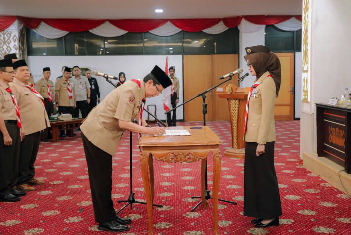 Wagub Lampung Jihan Nurlela saat melantik Pengurus Majelis Pembimbing Gugus Depan (Mabigus) dan Pembina Gugus Depan 09-029 dan 09-030 Gerakan Pramuka UIN Raden Intan Lampung Masa Bakti 2025–2027 || Foto: Pemerintah Provinsi Lampung