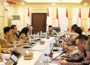 Gubernur Lampung Rahmat Mirzani Djausal dan perwakilan Kabupaten Lampung Selatan, Lampung Timur dan Wali Kota Bandar Lampung saat menghadiri Rapat Program Strategis Energi Terbarukan di Ruang Rapat Sakai Sambayan || Foto: Pemerintah Provinsi Lampung