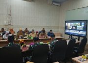 Rakor Pengendalian Inflasi Daerah secara virtual yang diikuti oleh Staf Ahli Bidang Pemerintahan, Hukum dan Politik Provinsi Lampung, Yanyan Ruchyansah di Ruang Command Center Lt. II Diskominfotik Provinsi Lampung || Foto: Pemerintah Provinsi Lampung
