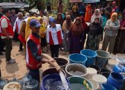 Ketua PMI Provinsi Lampung Tinjau Pendistribusian Bantuan Air Bersih di Sukabumi