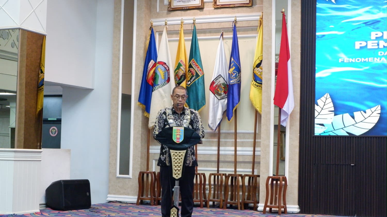 Staf Ahli Gubernur Lampung Bidang Pemerintahan, Hukum, dan Politik Yanyan Ruchyansyah saat membacakan sambutan Gubernur dalam kegiatan Mitigasi Dampak Perubahan Iklim, Khususnya Fenomena El Nino, di Balai Keratun || Foto: Pemprov Lampung