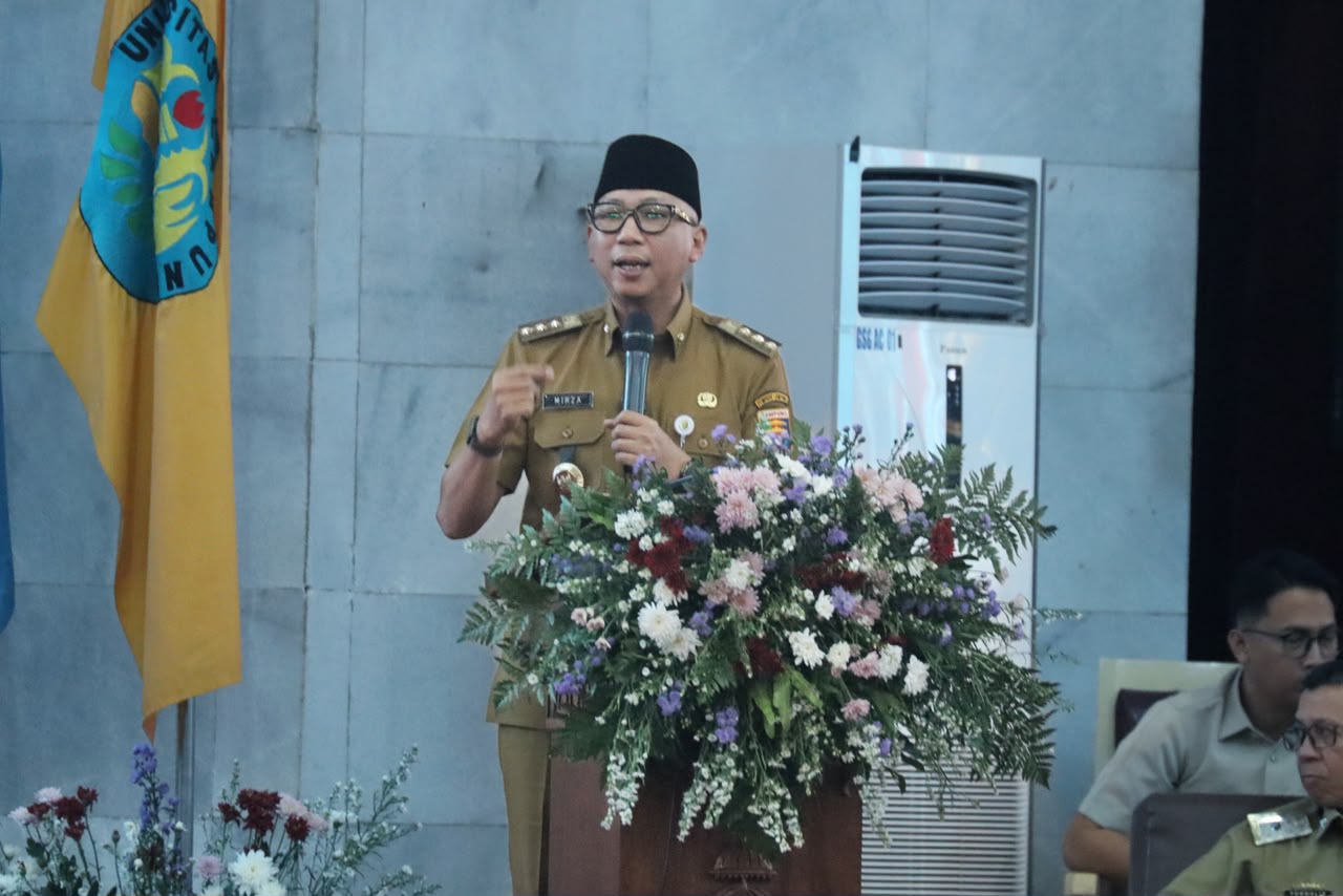 Gubernur Lampung Rahmat Mirzani Djausal saat menghadiri Program Pengenalan Kehidupan Kampus bagi Mahasiswa Baru (PKKMB) Universitas Lampung Tahun 2026 || Foto: Pemerintah Provinsi Lampung