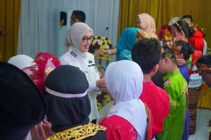 Wagub Lampung Jihan Nurlela saat menghadiri Kunjungan Kerja Ketua Umum Dharma Pertiwi Evi Agus Subiyanto di SLB Dharma Bakti Dharma Pertiwi || Foto: Pemerintah Provinsi Lampung