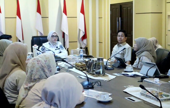 Wagub Lampung Jihan Nurlela menerima kunjungan kerja Staf Ahli Menteri Perumahan dan Kawasan Permukiman RI Riadi Arief Aladin beserta jajaran di Ruang Rapat Sakai Sambayan, Kantor Gubernur Lampung || Foto: Pemerintah Provinsi Lampung