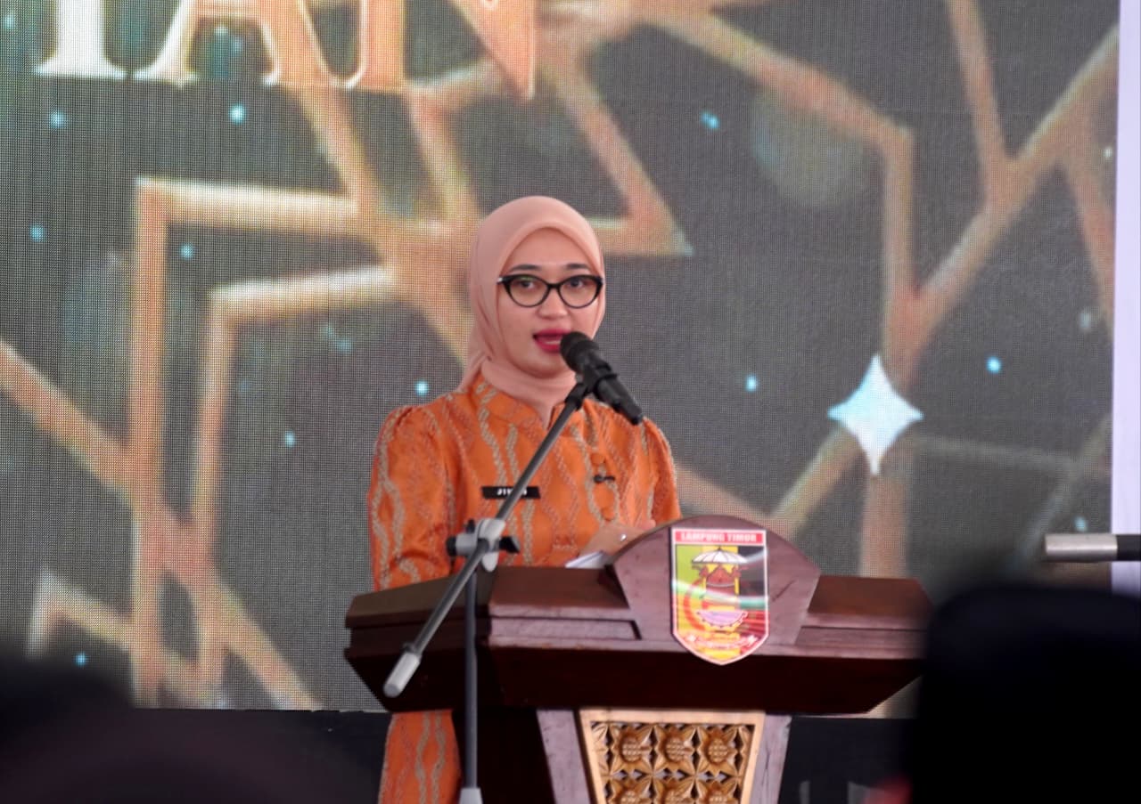 Wagub Lampung Jihan Nurlela saat menghadiri peresmian Gedung Sekolah Rakyat Terintegrasi Kabupaten Lampung Timur sekaligus membuka Masa Pengenalan Lingkungan Sekolah (MPLS) Tahun Ajaran 2026/2027 di Gedung Islamic Center Lampung Timur || Foto: Pemerintah Provinsi Lampung