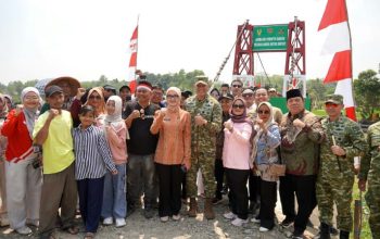 Wakil Gubernur Lampung, Jihan Nurlela saat menghadiri peresmian pembangunan jembatan dan sumber air bersih yang dilakukan secara virtual oleh Presiden Republik Indonesia Prabowo Subianto dari Istana Merdeka, Jakarta || Foto: Pemerintah Provinsi Lampung