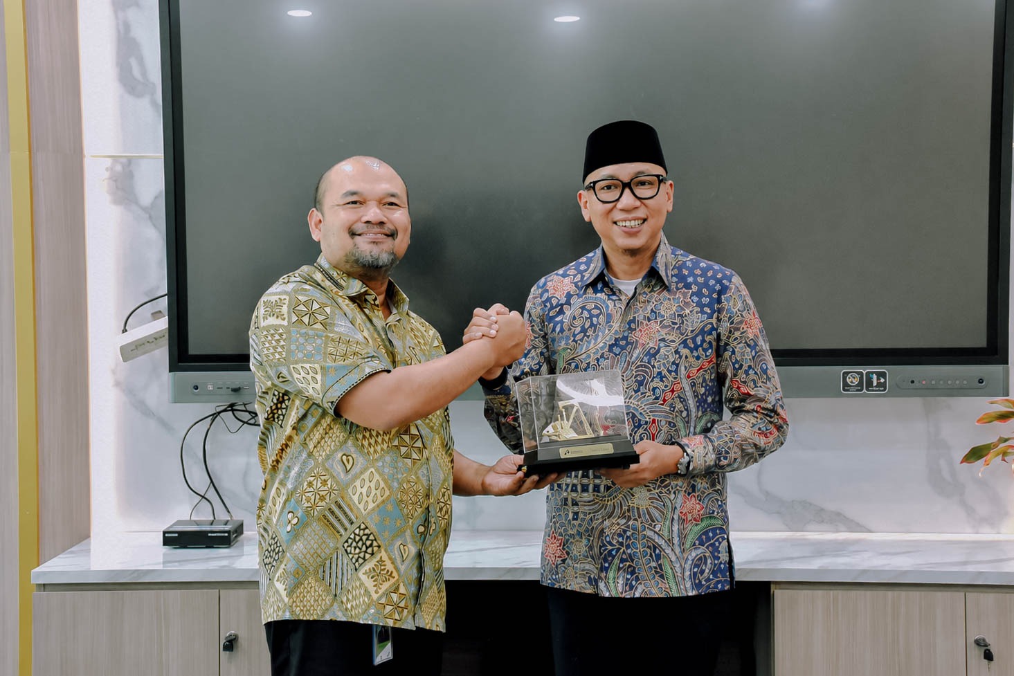Gubernur Lampung Rahmat Mirzani Djausal saat melakukan kunjungan dan rapat koordinasi bersama Direksi PT Pertamina Hulu Rokan (PHR) di Jakarta || Foto: Pemprov Lampung