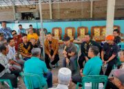 Gubernur Lampung Rahmat Mirzani Djausal saat berdialog dengan petani di Pekon Sumber Agung, Kecamatan Ambarawa, Kabupaten Pringsewu || Foto: Pemerintah Provinsi Lampung