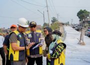 Gubernur Lampung Rahmat Mirzani Djausal saat meninjau langsung pekerjaan jalan di Desa Rejosari, Kabupaten Pringsewu || Foto: Pemerintah Provinsi Lampung