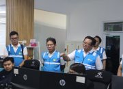 General Manager PLN UID Lampung, Noer Soeratmoko, memantau langsung kondisi sistem kelistrikan dari Unit Pelaksana Pengatur Distribusi (UP2D) Lampung, Sabtu (15/8) || Foto: PLN UID Lampung