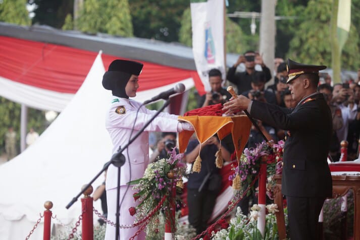 Prosesi Upacara Penurunan Bendera Merah Putih pada peringatan Hari Ulang Tahun (HUT) ke-81 Kemerdekaan Republik Indonesia di Lapangan Korpri, Kantor Gubernur Lampung || Foto: Pemerintah Provinsi Lampung