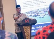 Gubernur Lampung Rahmat Mirzani Djausal saat menjadi keynote speaker sekaligus membuka Seminar Nasional bertajuk "Menata Pesisir: Wujudkan Waterfront City untuk Lampung Maju", yang diselenggarakan oleh Persatuan Insinyur Indonesia (PII) di Swiss-Belhotel || Foto: Pemerintah Provinsi Lampung