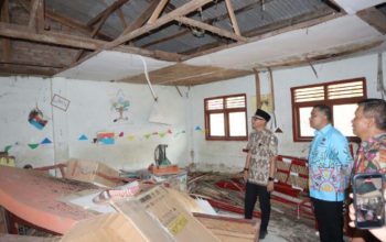 Gubernur Lampung, Rahmat Mirzani Djausal meninjau SD Negeri 2 Rama Nirwana, Kecamatan Seputih Raman, Kabupaten Lampung Tengah || Foto: Pemerintah Provinsi Lampung